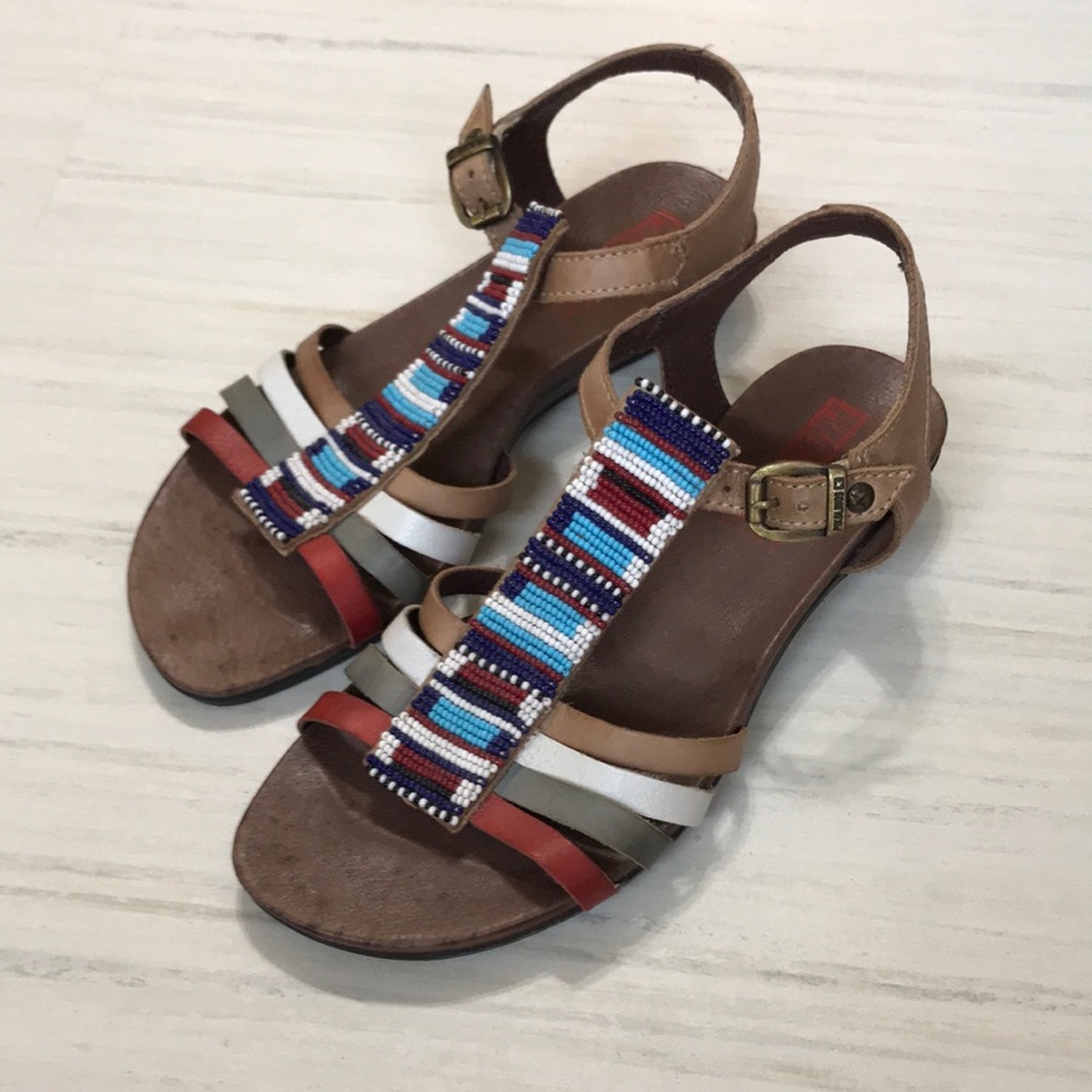 Pikolinos leather beaded sandal Very cute! Size 36